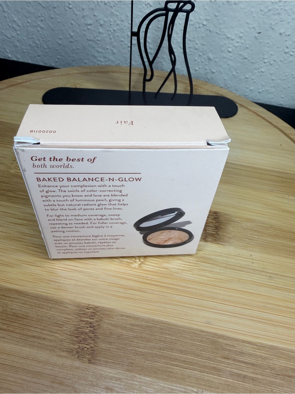 Laura Geller Illuminating Foundation Compact in Rose Gold Marble Box - Picture 4 of 5